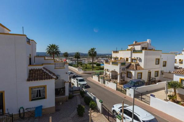 Chalet pareado en calle Luis de Gongora, 3