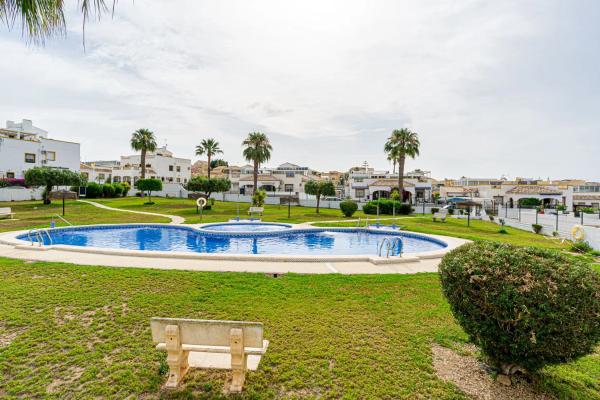 Chalet pareado en calle Luis de Gongora, 3