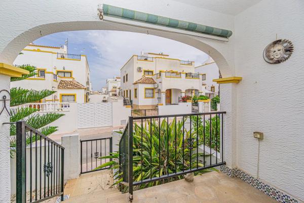 Chalet pareado en calle Luis de Gongora, 3