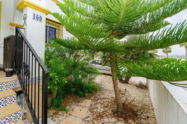 Chalet pareado en calle Luis de Gongora, 3