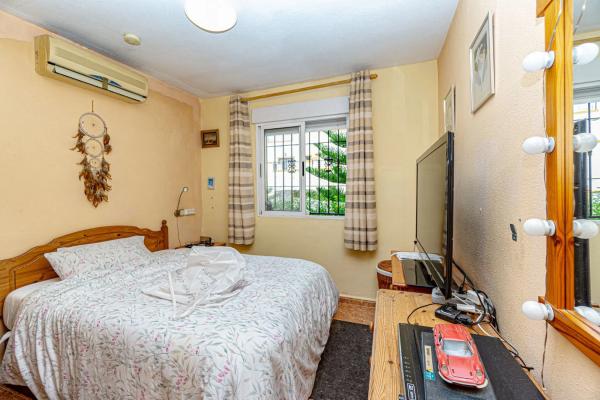 Chalet pareado en calle Luis de Gongora, 3