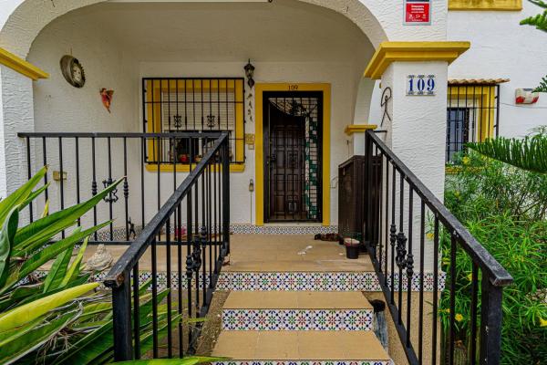 Chalet pareado en calle Luis de Gongora, 3