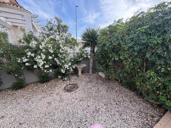 Casa independiente en calle Luis Buñuel