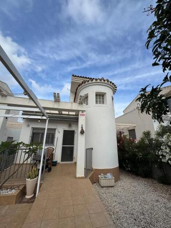 Casa independiente en calle Luis Buñuel