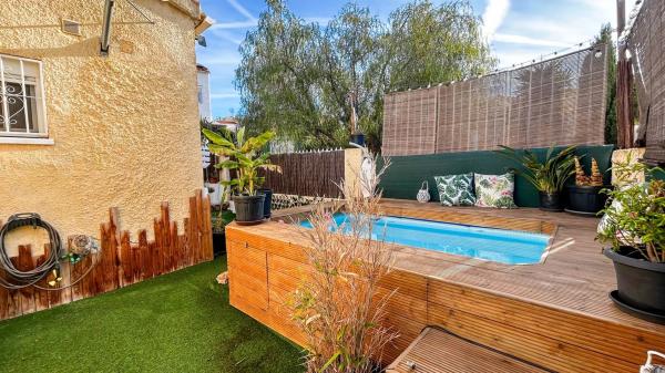 Chalet en calle Oslo - Urb. La Marina s/n