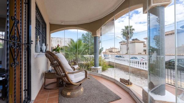 Casa independiente en calle Aracena