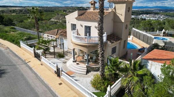 Casa independiente en calle Aracena