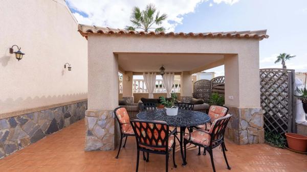 Casa independiente en calle Aracena