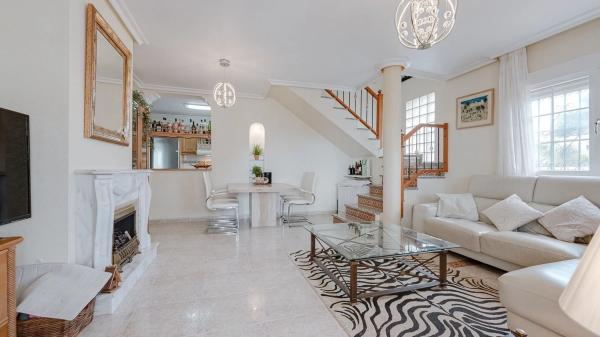 Casa independiente en calle Aracena