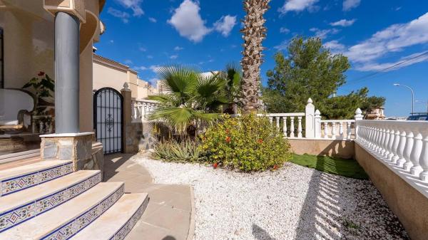 Casa independiente en calle Aracena