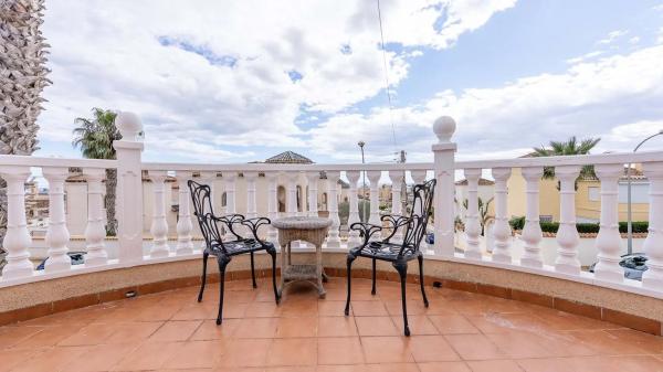 Casa independiente en calle Aracena