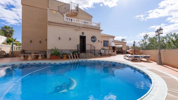 Casa independiente en calle Aracena