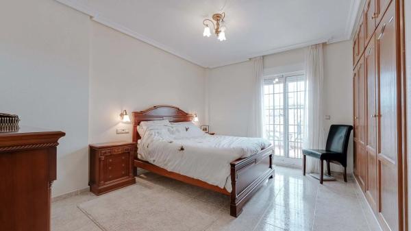 Casa independiente en calle Aracena