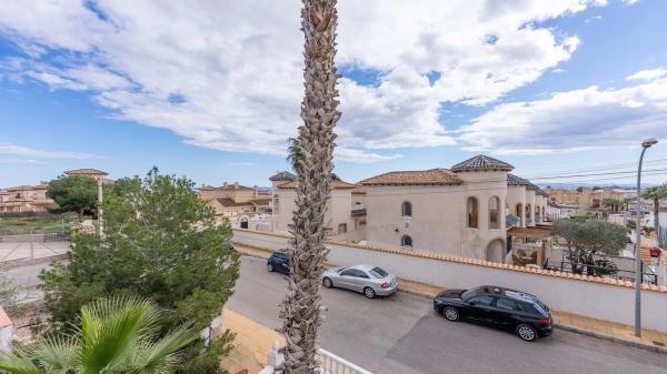 Casa independiente en calle Aracena