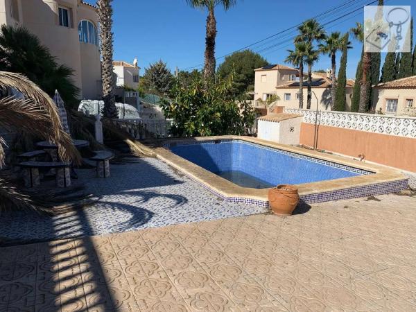 Casa independiente en calle Dinamarca