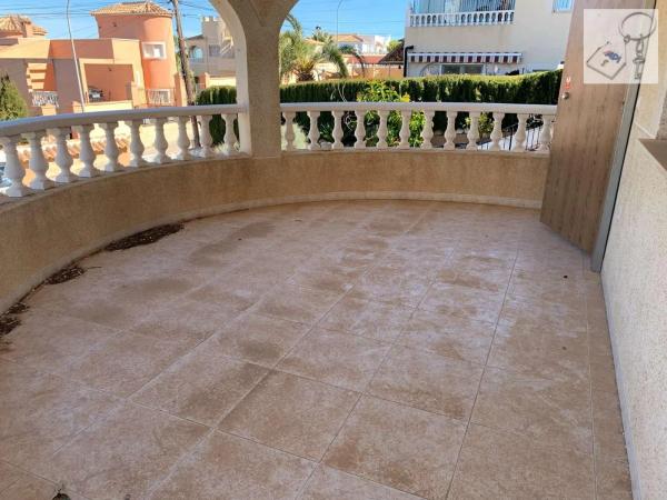 Casa independiente en calle Dinamarca