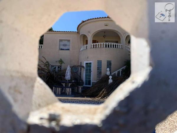 Casa independiente en calle Dinamarca