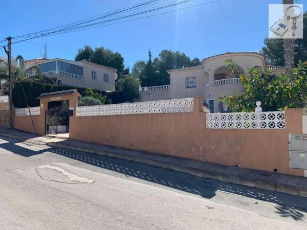 Casa independiente en calle Dinamarca