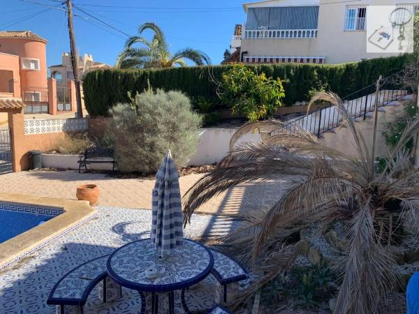 Casa independiente en calle Dinamarca