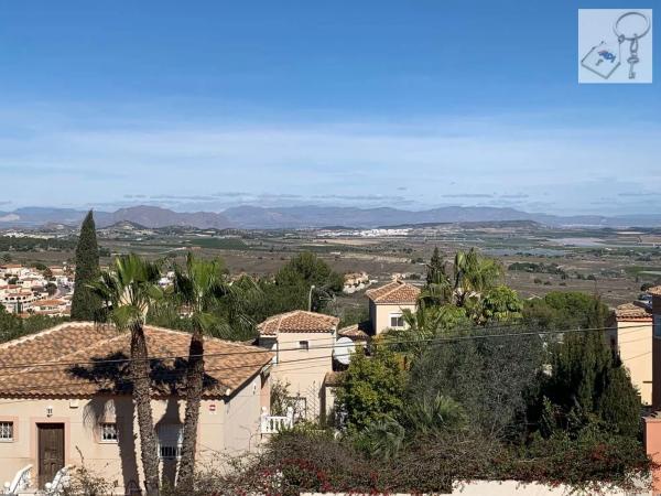 Casa independiente en calle Dinamarca
