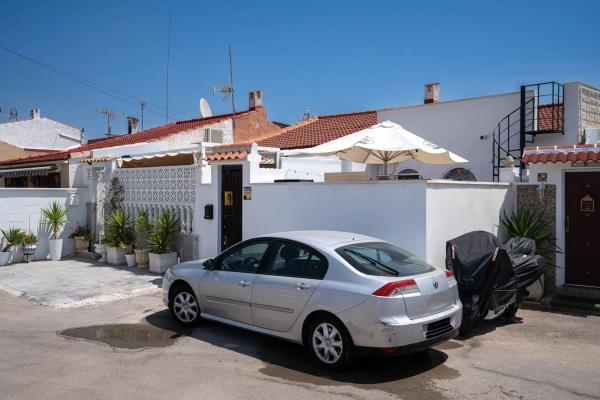 Chalet adosado en calle Saeta