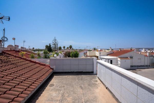 Chalet adosado en calle Saeta