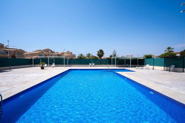 Chalet adosado en calle Saeta