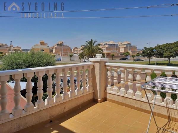 Chalet adosado en calle las Abubillas