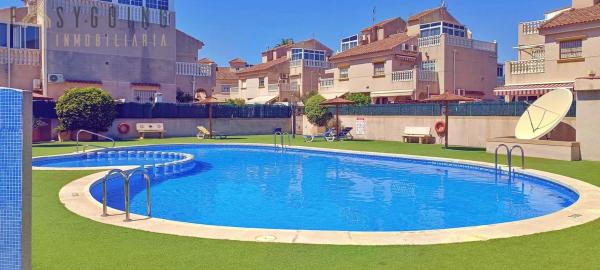 Chalet adosado en calle las Abubillas