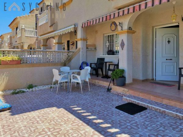 Chalet adosado en calle las Abubillas