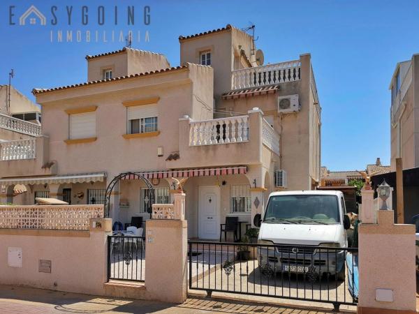 Chalet adosado en calle las Abubillas