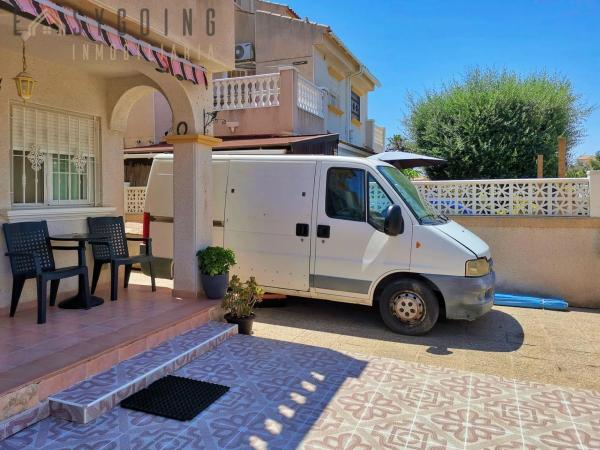 Chalet adosado en calle las Abubillas