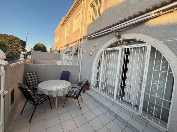 Chalet adosado en calle Liszt, 199