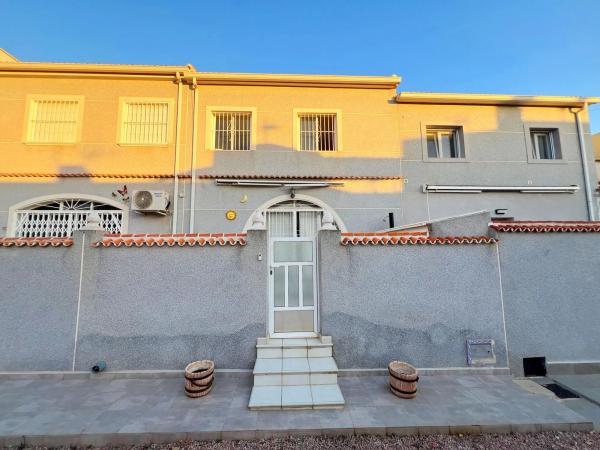 Chalet adosado en calle Liszt, 199