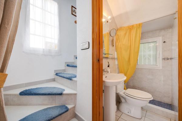 Casa independiente en Av Castuera