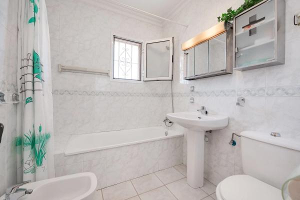 Casa independiente en Av Castuera