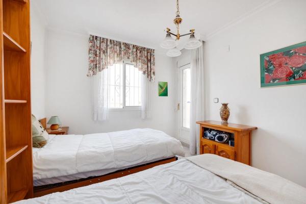 Casa independiente en Av Castuera