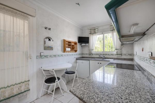 Casa independiente en Av Castuera