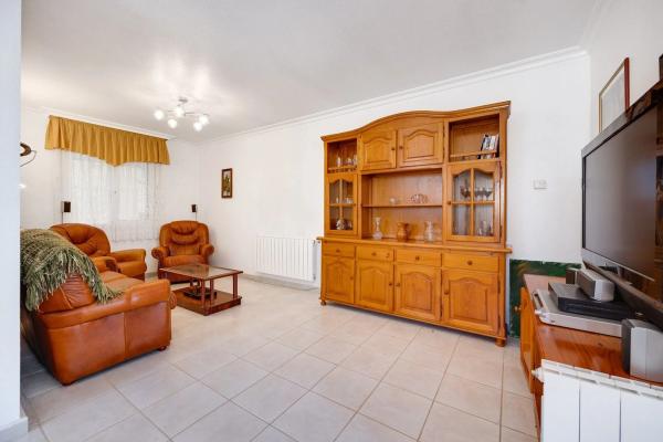 Casa independiente en Av Castuera