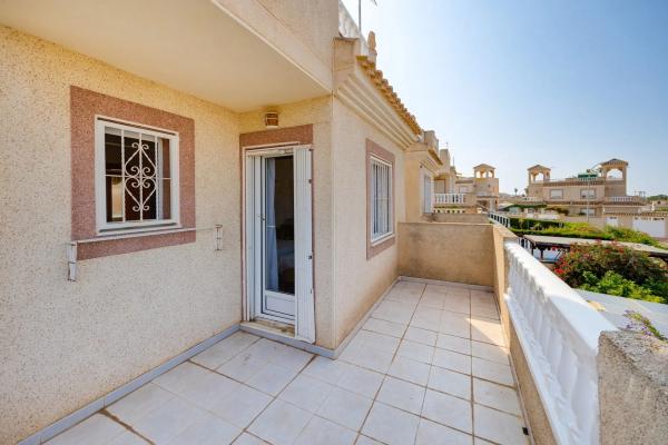 Casa independiente en Av Castuera