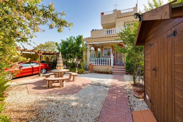 Casa independiente en Av Castuera