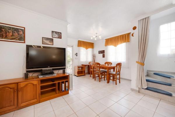 Casa independiente en Av Castuera