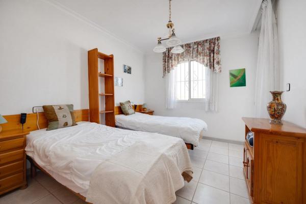 Casa independiente en Av Castuera