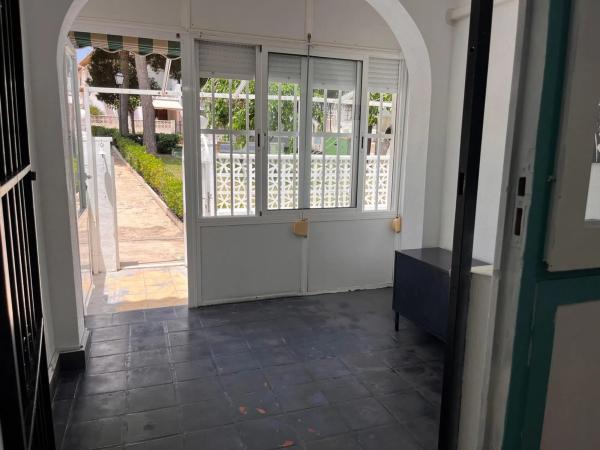 Chalet adosado en avenida Laguna Azul