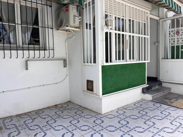 Chalet adosado en avenida Laguna Azul