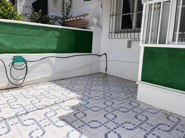 Chalet adosado en avenida Laguna Azul