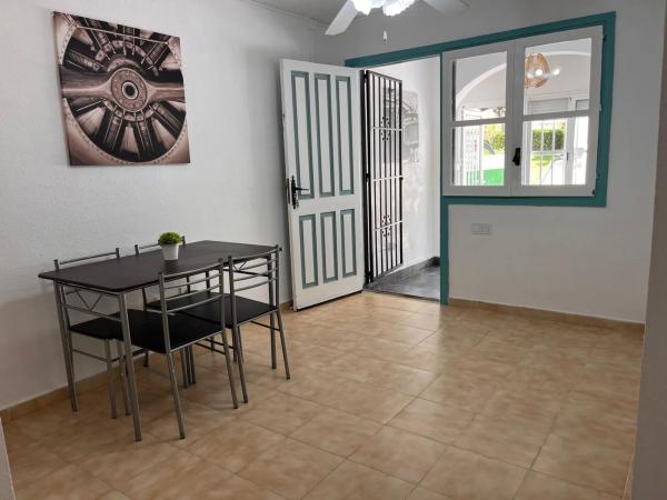 Chalet adosado en avenida Laguna Azul