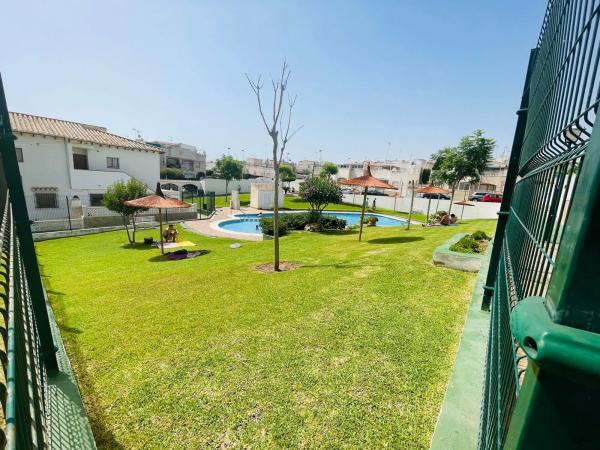 Chalet adosado en avenida Laguna Azul