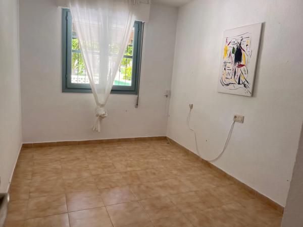 Chalet adosado en avenida Laguna Azul