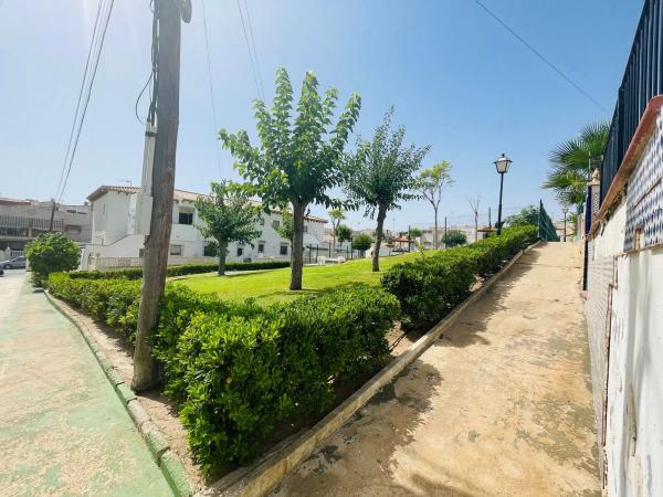 Chalet adosado en avenida Laguna Azul